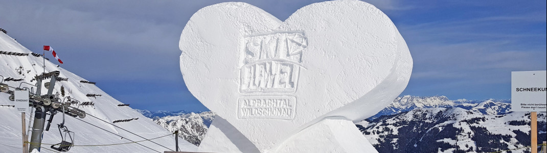 Der schönste Fotopoint im Skigebiet: das Schneeherz an der Bergstation des Hornlift 2000.