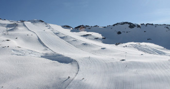 Leere Pisten und viel Schnee: Noch bis 12. Mai laufen die Skilifte am Mölltaler Gletscher in Kärnten.
