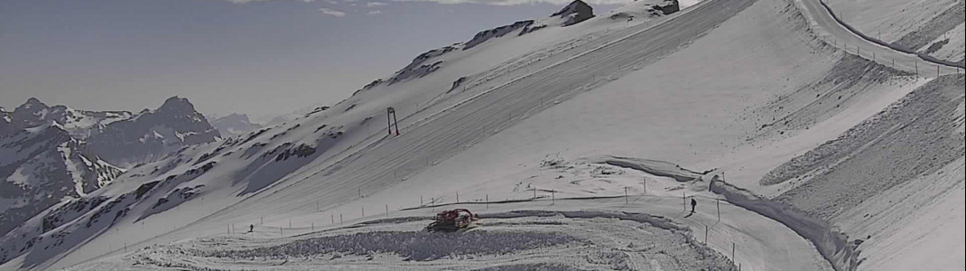 Über 7 Meter Schnee liegen im Mai noch am Titlis Gletscher.