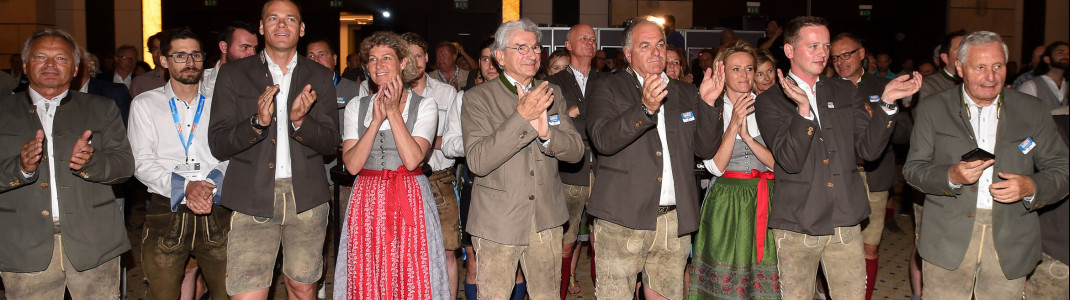 Dass die Konkurrenz stark ist, war von anfang an klar. Die Delegation aus Österreich applaudiert den Franzosen zu ihrem Erfolg.