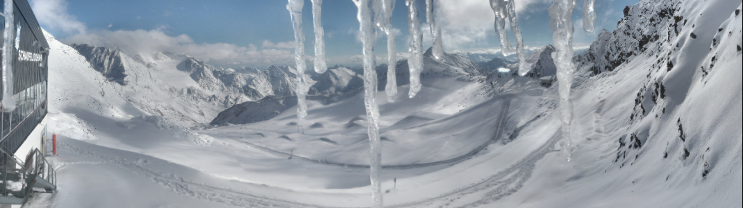 Blick auf den Snowpark am Stubaier Gletscher.