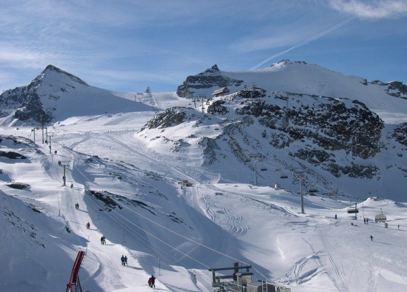 Am Gletscher am Matterhorn in Zermatt haben bereits 7 Pisten offen.