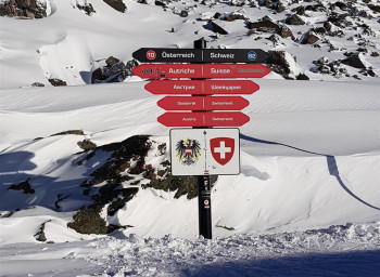 In der Silvretta Arena überquerst du auf Skiern die Landesgrenze zwischen Österreich und der Schweiz.