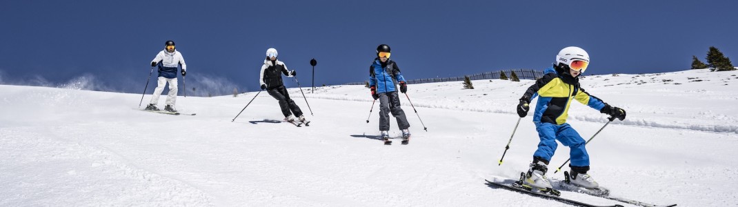 Kappl begeistert im Winter mit weitem Panorama, frischem Pulverschnee und viel Platz für genussvolle Schwünge für die ganze Familie.