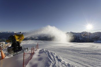 Mit welcher Technik die Profis Pisten präparieren, das erfährt man beim "Snowmaker Workshop"