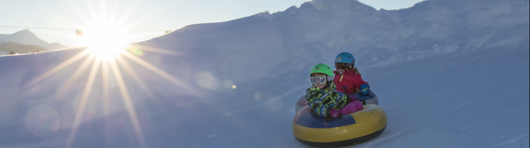 An der Talstation Brigels gibt es eine kostenlose Snowtubing Bahn.