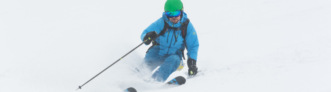 Fortgeschrittene Skifahrer haben auf den technisch anspruchsvollen Abfahrten und abseits der präparierten Pisten jede Menge Spaß.