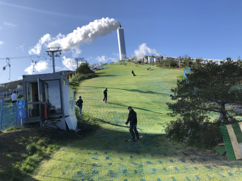 Copenhill gives visitors the opportunity to refresh their skills before heading to the mountains.