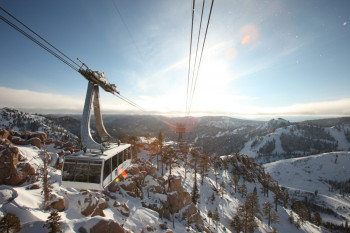 In Squaw Valley in Kalifornien stehen die Seilbahnen aufgrund des Coronavirus ebenfalls still.
