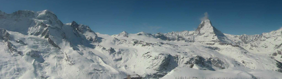 Am Freitag strahlt noch die Sonne aufs imposante Matterhorn in Zermatt. Am Samstag den 17.3.2018 fallen fast 30 Zentimeter Neuschnee.
