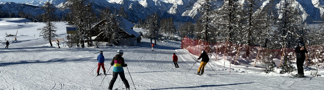 In Skigebieten ist man selten alleine unterwegs. Die FIS-Regeln helfen dabei Unfälle zu vermeiden.