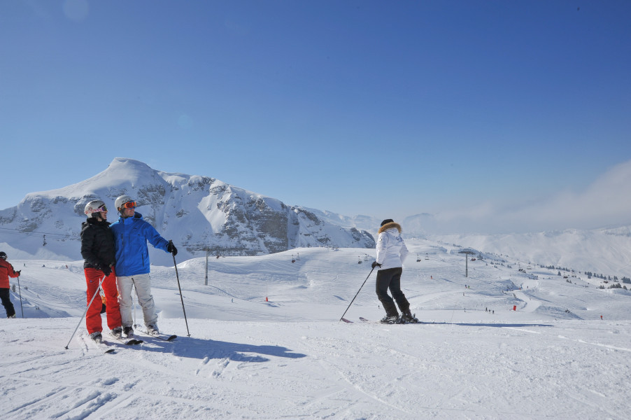 Portes du Soleil besteht aus 12 Skiorten in Frankreich und der Schweiz.