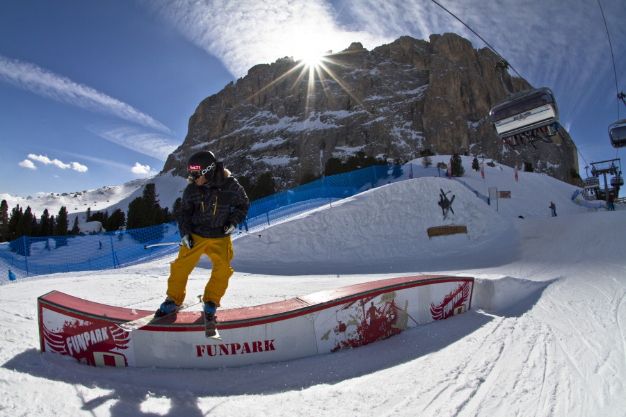 Auch der Snowpark Piz Sella in Gröden gehört zu Dolomiti Superski.