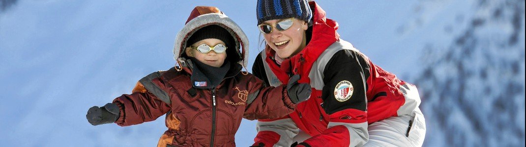 Mit viel Spaß können die Pistenflöhe das ABC des Wintersports erlernen.