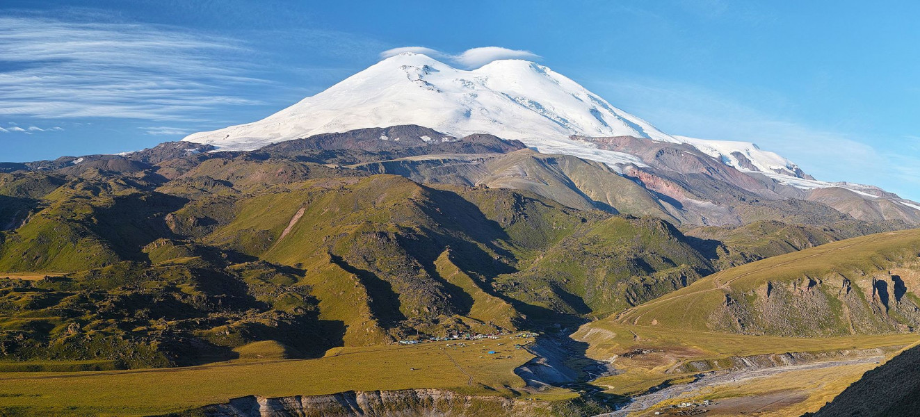 Der Gipfel des Mt. Elbrus misst sogar 5642m.