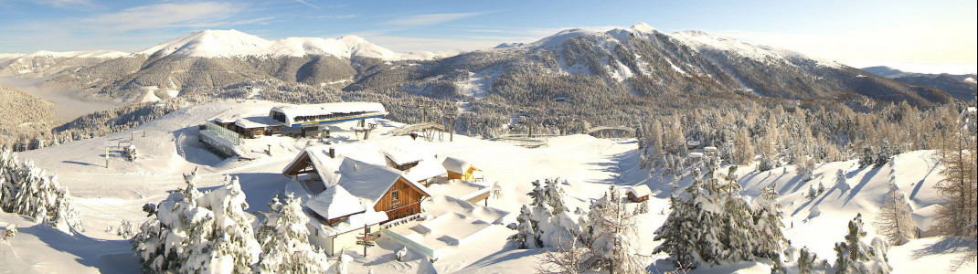 Tief verschneit ist die Turracher Höhe. Ab 14. November läuft hier der erste Skilift.
