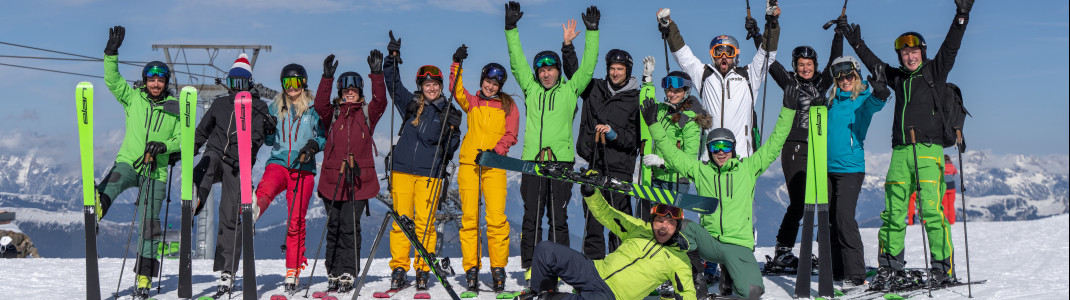 Wir haben den Voyager zusammen mit dem Skicross-Weltmeister Filip Flisar (in Weiß) getestet.