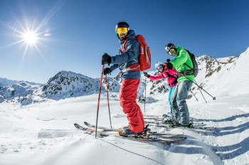 Abwechslungsreiche Pisten und traumhafte Ausblicke erwarten Wintersportler in Fügen-Kaltenbach im Zillertal