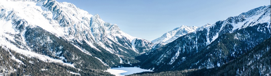 Aufgrund der vielfältigen Wintersportmöglichkeiten ist das Falkensteiner Hotel Antholz ein idealer Ausgangspunkt für den Winterurlaub.