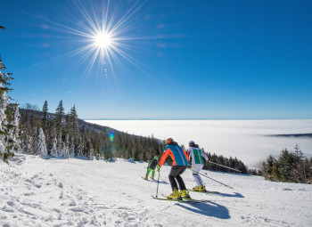 Wer an der Bergstation der neuen Reischlbergbahn aussteigt, der hat einen tollen Panoramablick vor sich. Besonders schön ist es, wenn im Tal noch der Nebel liegt.