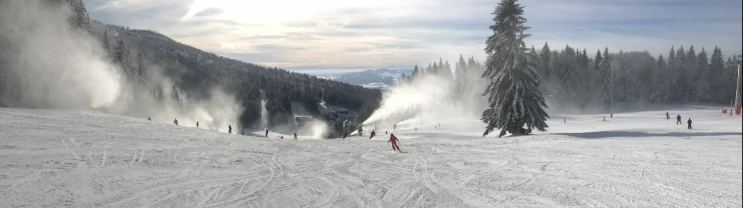 Die breiten Carvingpisten bieten viel Platz für die Skifahrer und Snowboarder.