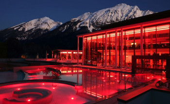 In der RupertusTherme in Bad Reichenhall kannst du während deines Skiurlaubs herrlich entspannen.