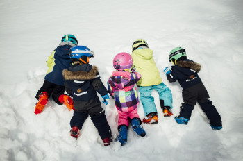 Die qualitätsgeprüften Familien-Skiregionen in Tirol haben sich auf die Bedürfnisse von Familien mit Kindern spezialisiert.