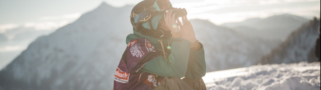 The athletes' preparation: Observing the slope from a distance, as the Freeride World Tour does not include training sessions.