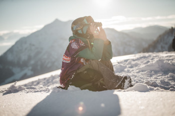 Nur durch Beobachten des Hangs aus der Ferne suchen sich die Rider ihre perfekte Line. Einen Trainingsdurchgang gibt es bei der Freeride World Tour nicht.