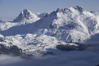 Aussicht auf den autofreien Ort Oberlech am Arlberg.