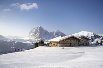 Abwechslungsreiche Pisten, atemberaubende Ausblicke und gemütlicher Einkehrschwung - das ist Skigenuss in Südtirol.