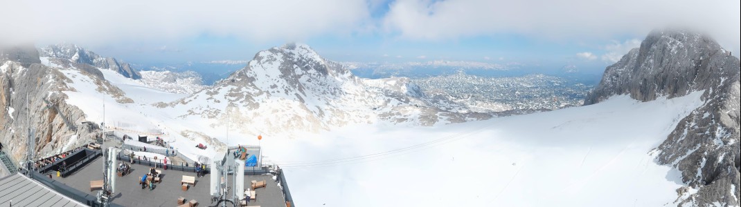 Für Langläufer und Tourengeher hat der Dachstein Gletscher bereits erste Routen geöffnet.