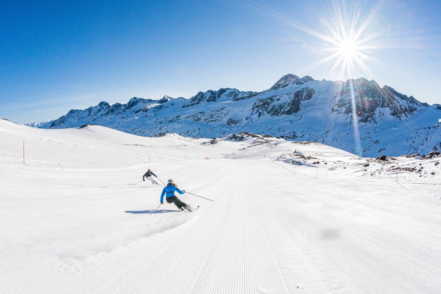 Mit der SunnyCard erwartet dich wahrlich grenzenloses Skivergnügen - sogar am Schnalstaler Gletscher in Südtirol.