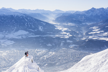 Die Nordkette bietet Freeride-Abenteuer mit Blick auf Innsbruck.