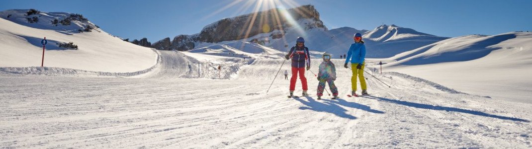 Viel Spaß ist bei einem Familien-Skitag am Ifen garantiert.