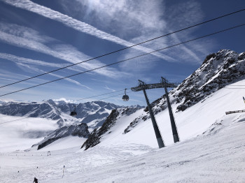 Three new gondola lifts are to connect the Sölden glacier with the Pitztal glacier.