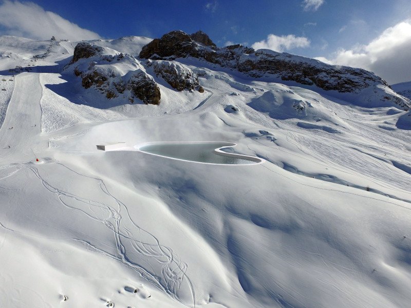 Der Speicherteich Viderböden soll einen Nutzinhalt von rund 52.000 m³ Wasser bekommen und als Zentrale der Beschneiungsanlage des Ischgler Skigebietes fungieren.