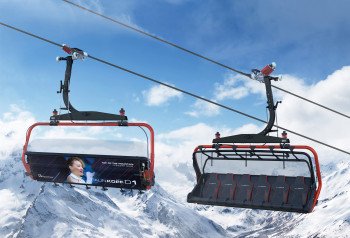 Mit extra breiten Sitzen, Wetterschutzhaube und Sitzheizung bietet die neue Palinkopfbahn hervorragenden Komfort.