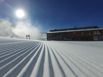 Perfekte Pistenbedingungen warten zum Saisonstart in Ischgl auf die Skifahrer.