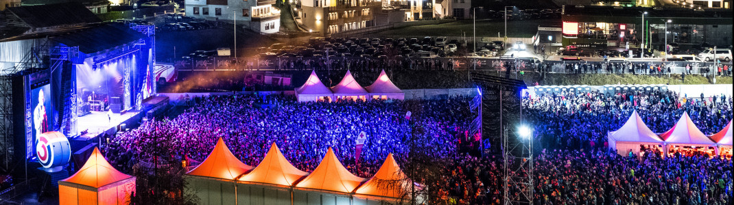 Auf dem Sportplatz in Ischgl wird das Opening-Konzert von Seeed um 18 Uhr starten.