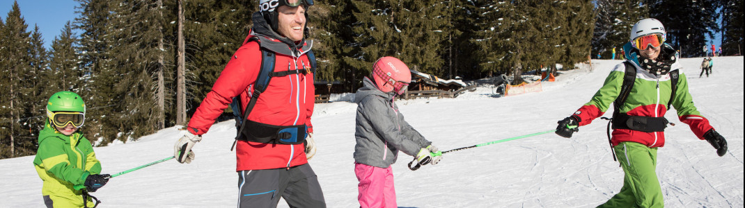 Spaß steht beim Skifahren mit Kindern an oberster Stelle.