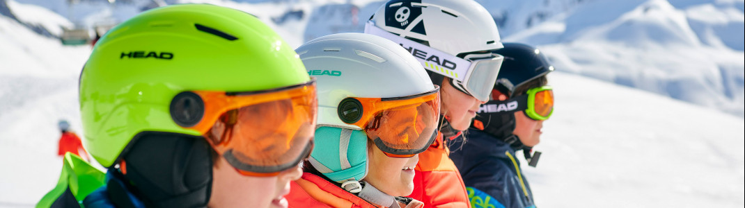 In Österreich müssen Kinder bis zum 15. Lebensjahr verpflichtend einen Skihelm tragen.