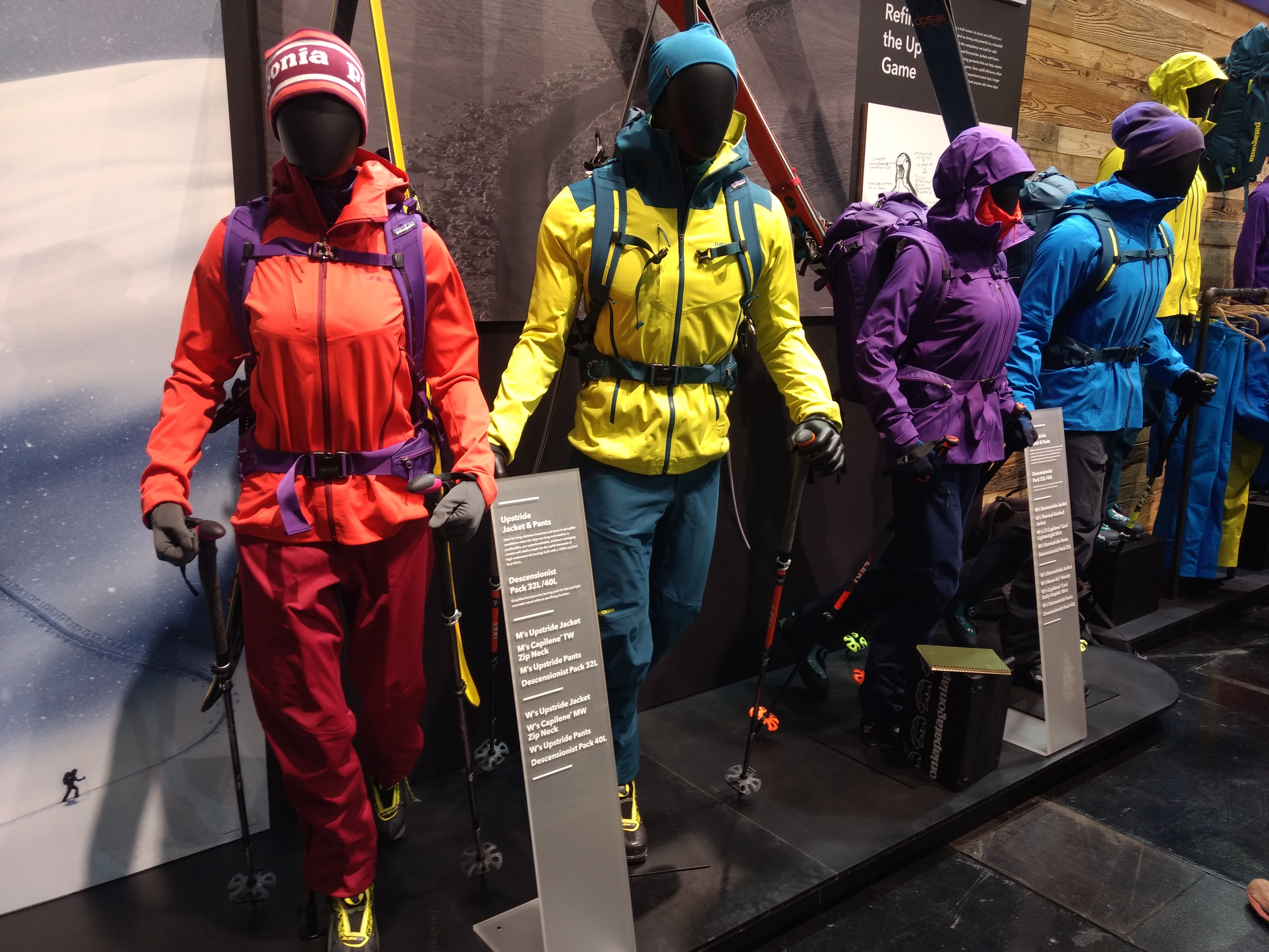 uitzetten Samenhangend ras Knallbunt vs. schwarz-weiß: Die Wintersport-Trends 2020 • Skigebiete-Test  Magazin
