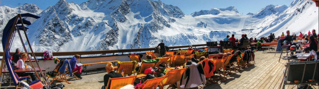 Eines der sonnigsten Plätze im Skigebiet ist die Terrasse am Restaurant Schwarzkogl.