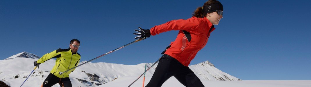 Skier, Schuhe, Stöcke und die passende Kleidung - viel mehr brauchen Langläufer nicht.