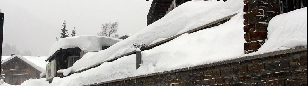 Auch in St. Anton am Arlberg türmen sich die Schneemassen.