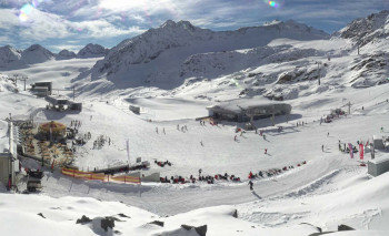 A snowy winter dream currently on the Pitztal glacier. Monday is the last opening day here.