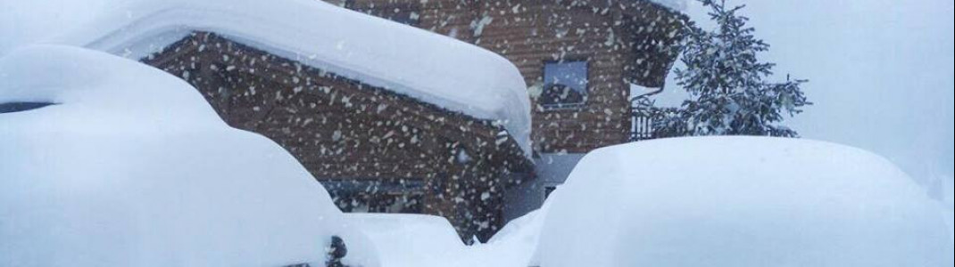 In Livigno: Autos werden zu Schneebergen.