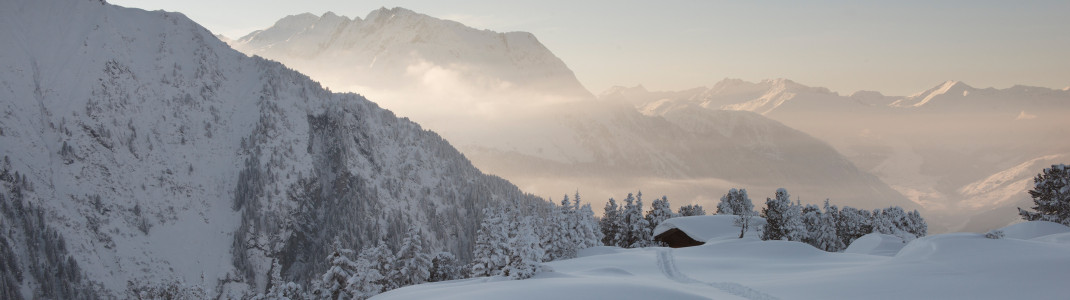Auf den Winterwanderwegen zeigt sich Mayrhofen von seiner idyllischen Seite.