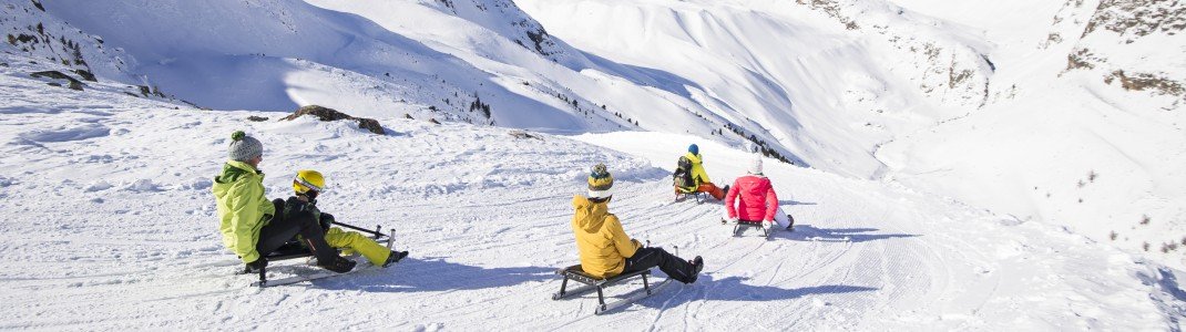 3,3 Kilometer lang ist die sonnige Rodelpiste Lazaun am Schnalstaler Gletscher.